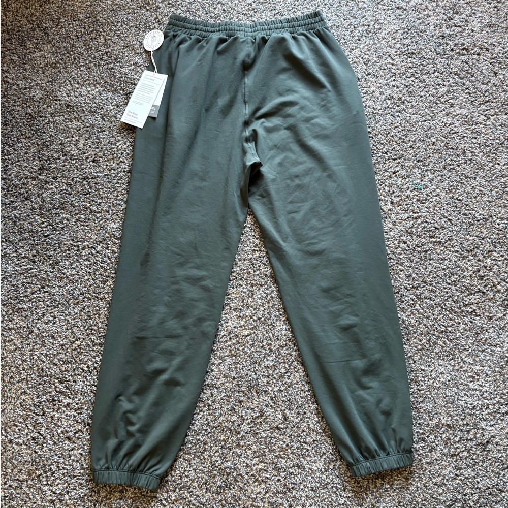 NWT Vuori Boyfriend Jogger